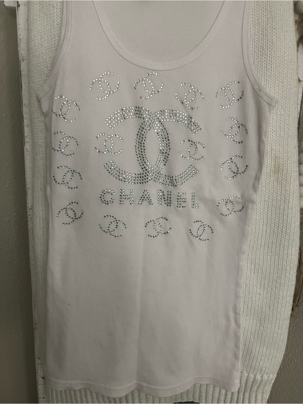 CHANEL White Rhinestone CC Logo Tank Top for woman . - Picture 2 of 3